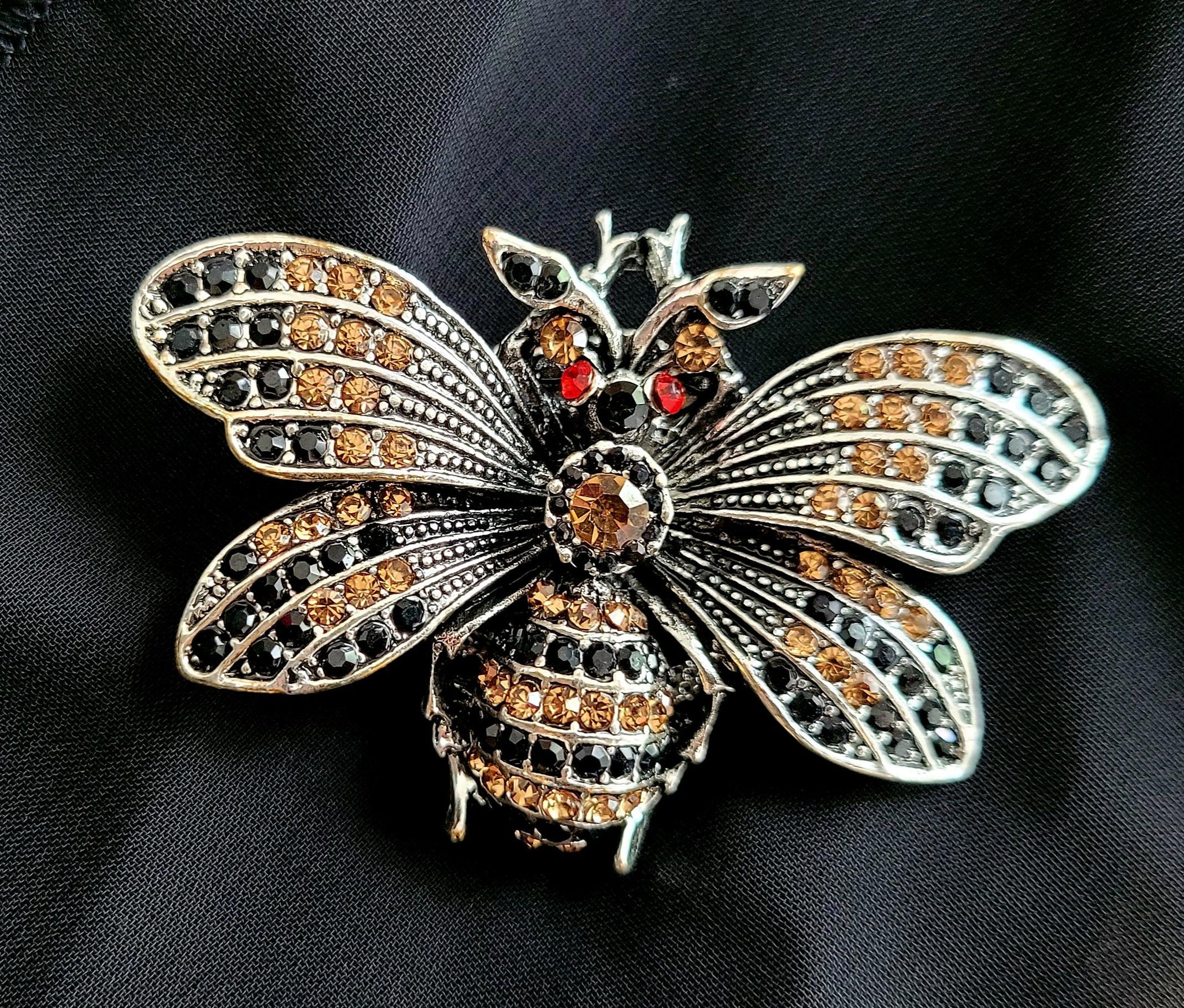Magnetic Brooch-Bumble Bee-Sleeves 2 Go