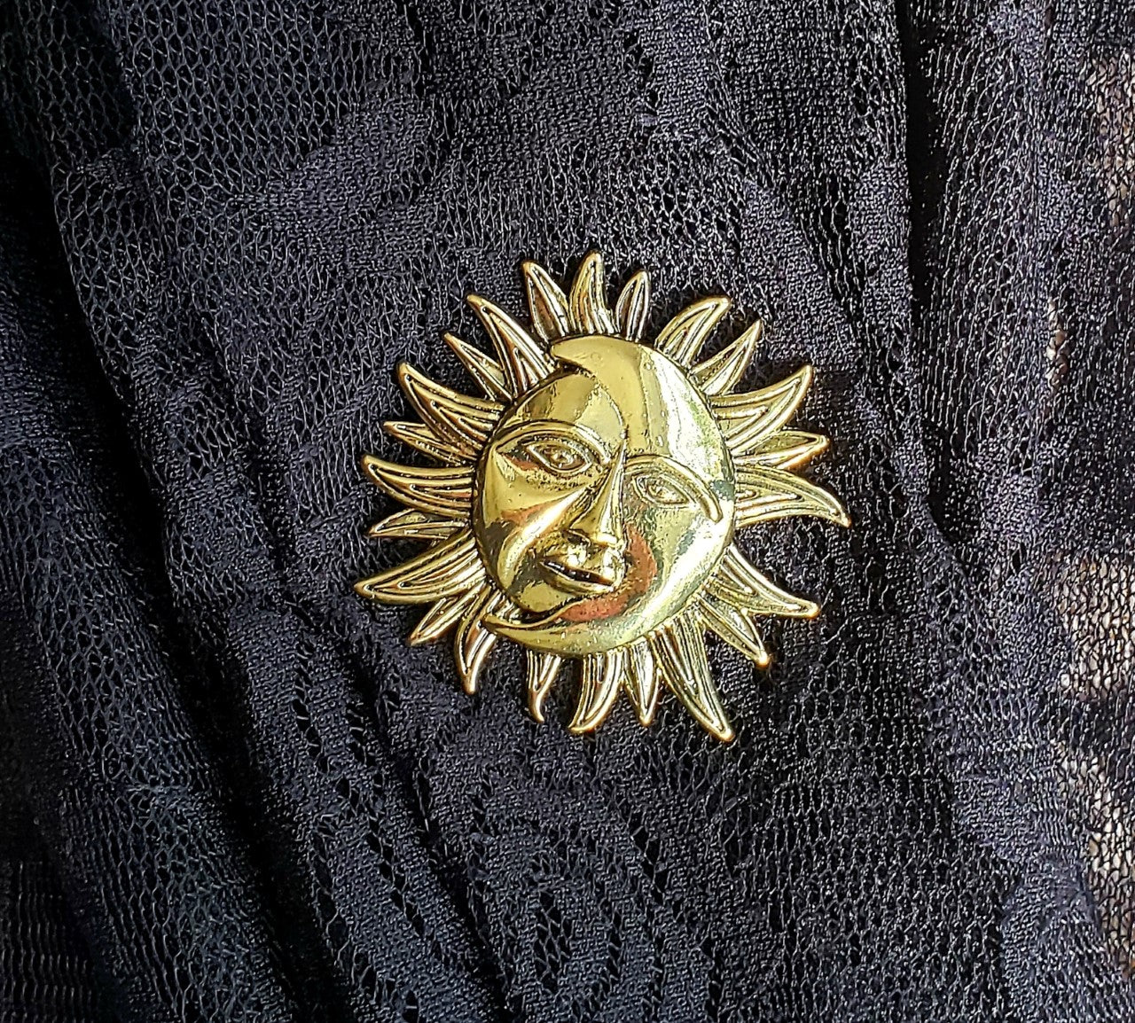 Magnetic Brooch-Gold Sun-Sleeves 2 Go